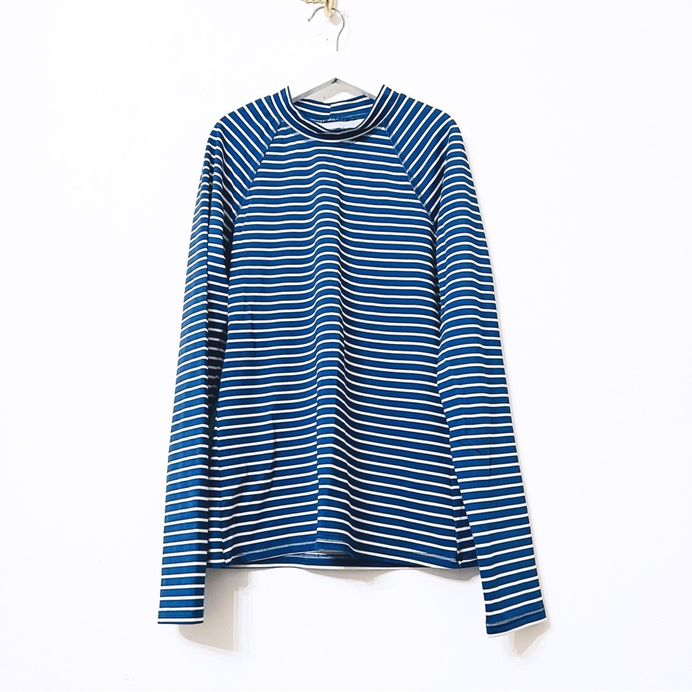 🤍Amazon Essentials Navy and White Striped rashguard